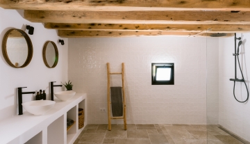 Resa Estates finca sale koop ibiza Jorge bathroom .jpg
